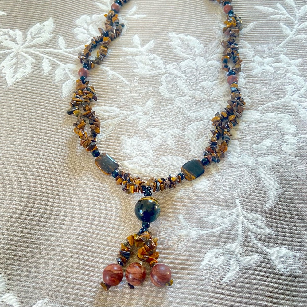 Elegant Multicolor Beaded Necklace - Picture 4 of 16